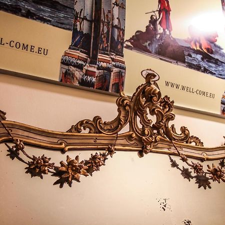 Well Come - Palazzo Reale Hotel Napels Buitenkant foto