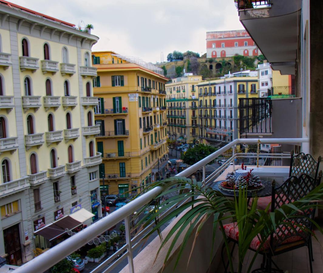 Well Come - Palazzo Reale Hotel Napels Buitenkant foto
