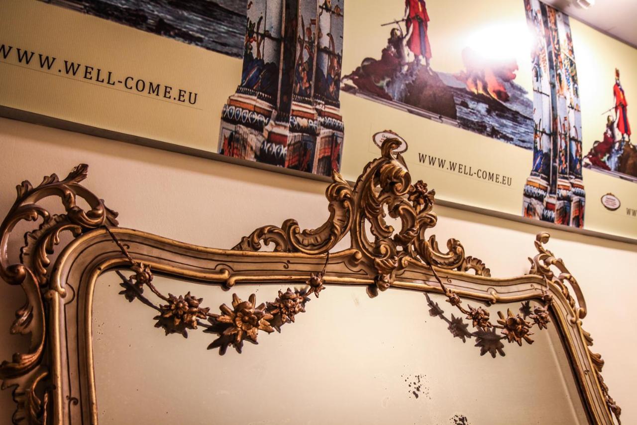 Well Come - Palazzo Reale Hotel Napels Buitenkant foto
